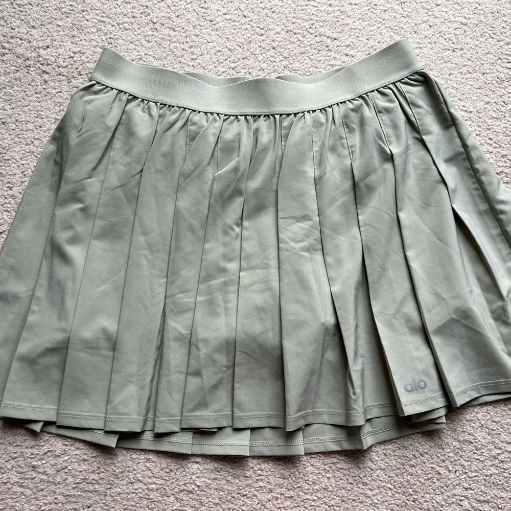 Alo Yoga Women Varsity Tennis Skirt Limestone Pleated Elastic Waistband A Line M